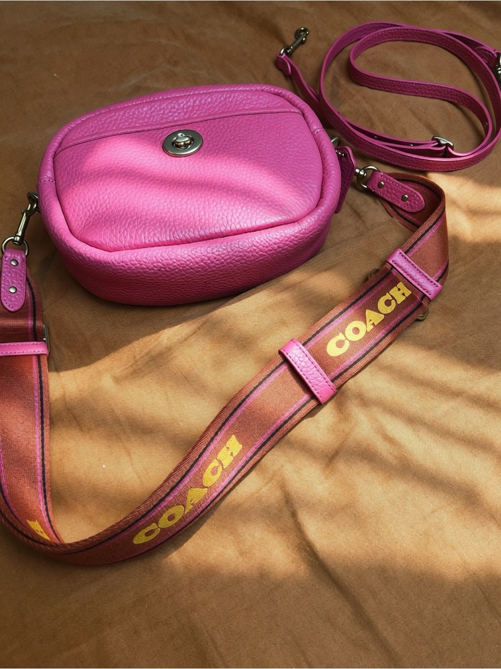 •COACH• Turnlock Camera Bag in Rare Vibrant Pink 👛✨ (Like New)